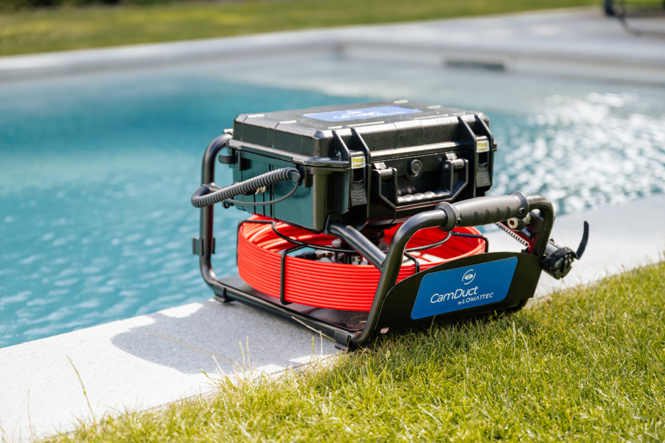 CamDuct: Caméras d’inspection 8 een camduct inspectiecamera op de boord van een buitenzwembad
